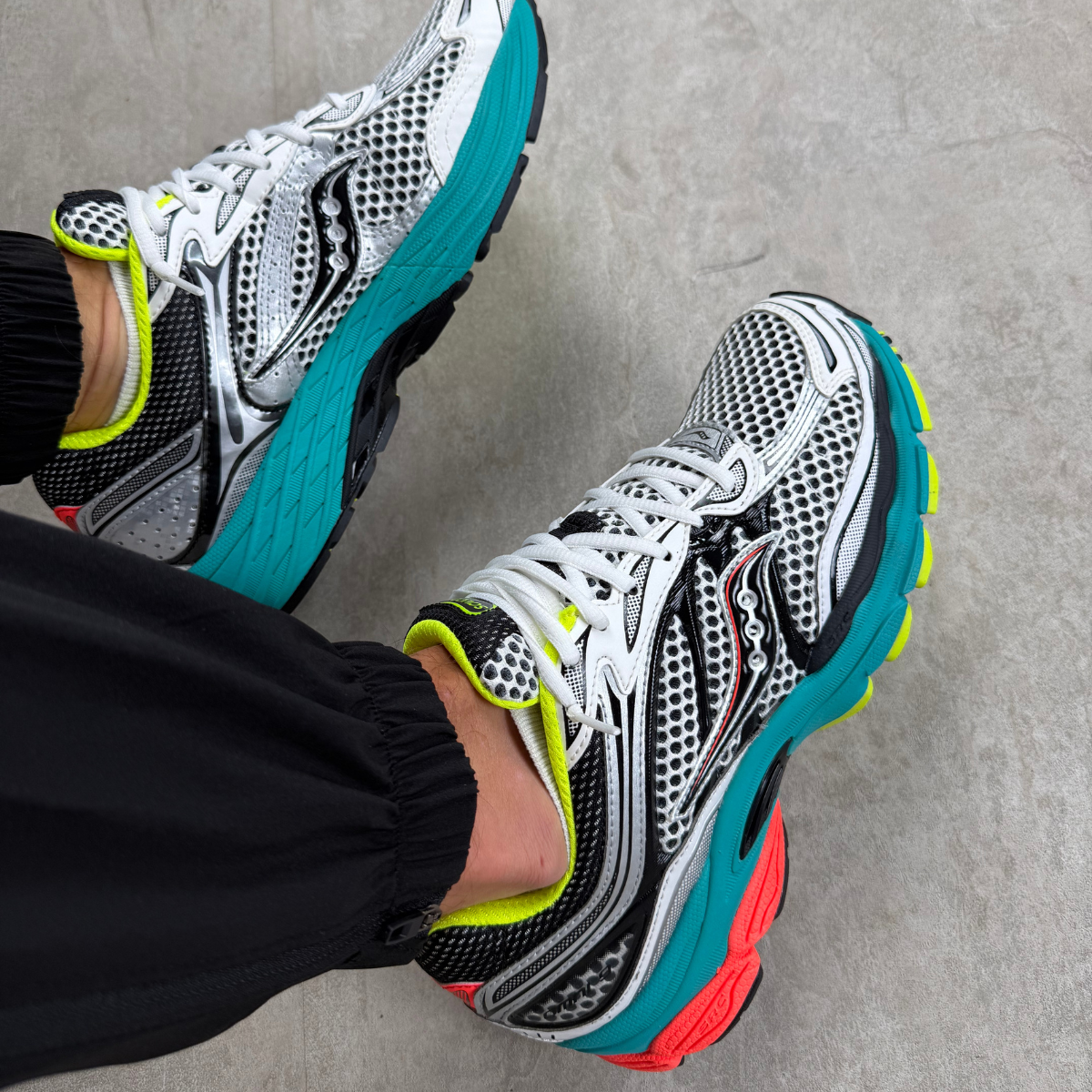 Saucony ProGrid Omni 9 Mutant